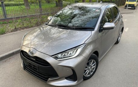 Toyota Yaris, 2023 год, 1 555 000 рублей, 1 фотография