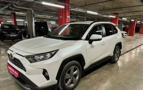 Toyota RAV4, 2020 год, 3 400 000 рублей, 2 фотография