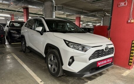 Toyota RAV4, 2020 год, 3 400 000 рублей, 9 фотография