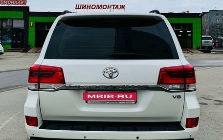 Toyota Land Cruiser 200, 2017 год, 7 980 000 рублей, 4 фотография