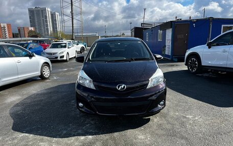 Toyota Vitz, 2013 год, 935 000 рублей, 2 фотография