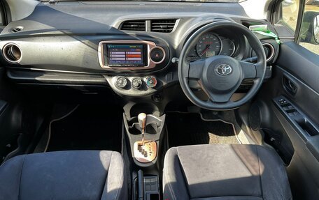 Toyota Vitz, 2013 год, 935 000 рублей, 10 фотография