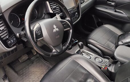 Mitsubishi Outlander III рестайлинг 3, 2013 год, 1 660 000 рублей, 10 фотография