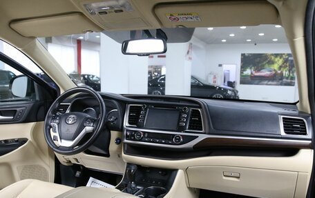 Toyota Highlander III, 2014 год, 2 399 000 рублей, 8 фотография