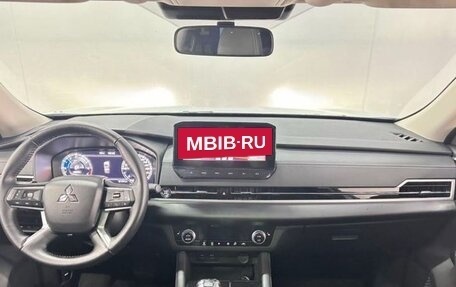 Mitsubishi Outlander, 2023 год, 3 388 000 рублей, 5 фотография