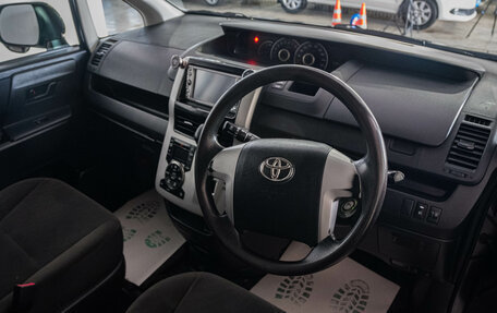 Toyota Noah III, 2011 год, 1 499 000 рублей, 8 фотография