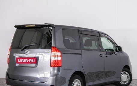 Toyota Noah III, 2011 год, 1 499 000 рублей, 6 фотография