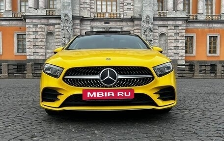 Mercedes-Benz A-Класс, 2019 год, 2 950 000 рублей, 2 фотография