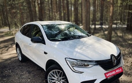 Renault Arkana I, 2020 год, 1 680 000 рублей, 2 фотография