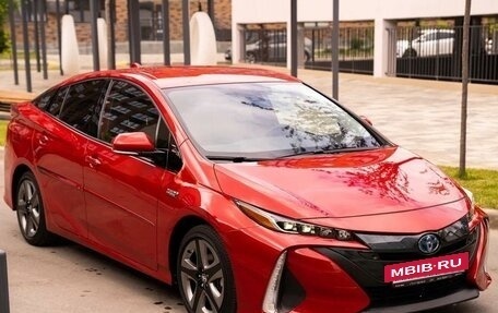 Toyota Prius IV XW50, 2020 год, 2 650 000 рублей, 2 фотография