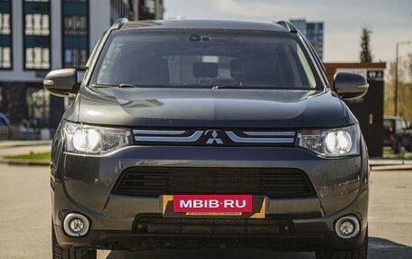 Mitsubishi Outlander III рестайлинг 3, 2013 год, 1 650 000 рублей, 2 фотография