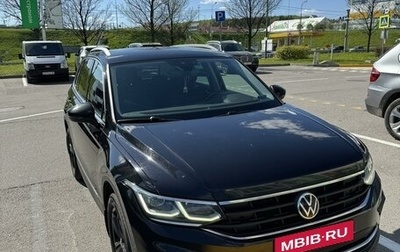 Volkswagen Tiguan II, 2021 год, 4 400 000 рублей, 1 фотография