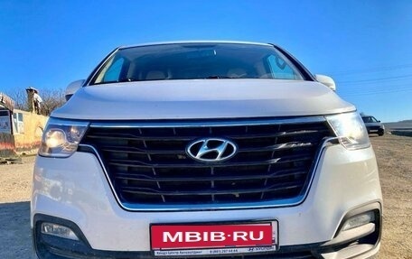 Hyundai H-1 II рестайлинг, 2018 год, 3 150 000 рублей, 3 фотография