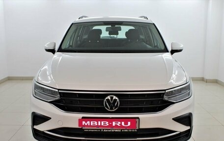Volkswagen Tiguan II, 2021 год, 2 740 000 рублей, 2 фотография