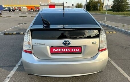 Toyota Prius, 2011 год, 1 050 000 рублей, 5 фотография