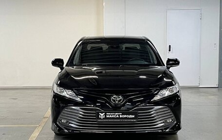 Toyota Camry, 2018 год, 3 190 000 рублей, 2 фотография