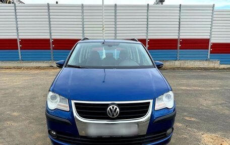 Volkswagen Touran III, 2010 год, 799 000 рублей, 2 фотография