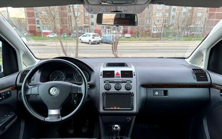 Volkswagen Touran III, 2010 год, 799 000 рублей, 11 фотография