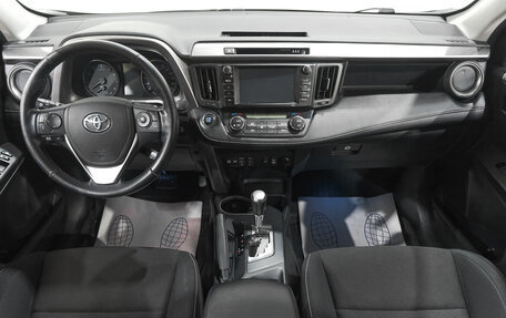 Toyota RAV4, 2018 год, 2 999 000 рублей, 16 фотография