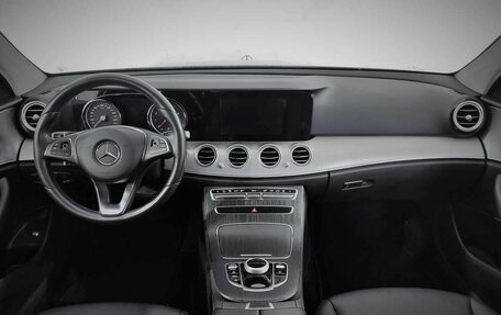 Mercedes-Benz E-Класс, 2017 год, 2 299 000 рублей, 5 фотография