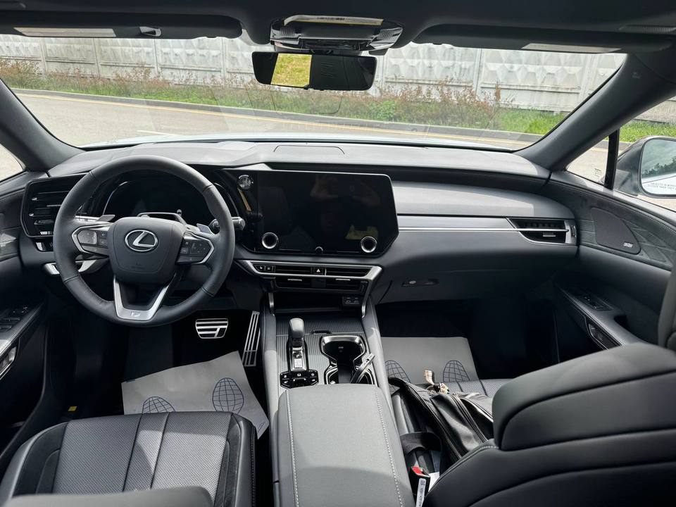 Lexus RX IV рестайлинг, 2024 год, 11 000 000 рублей, 12 фотография