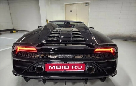 Lamborghini Huracán, 2023 год, 42 500 000 рублей, 4 фотография