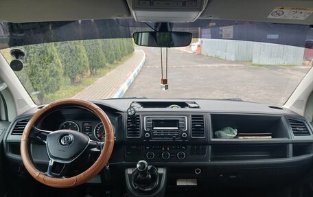 Volkswagen Caravelle T6 рестайлинг, 2016 год, 2 600 000 рублей, 6 фотография