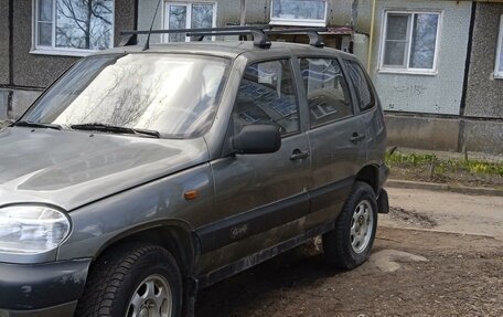 Chevrolet Niva I рестайлинг, 2004 год, 260 000 рублей, 2 фотография