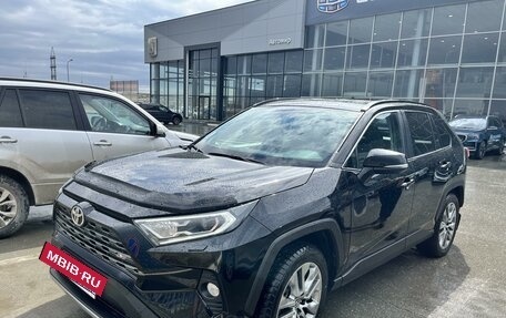 Toyota RAV4, 2021 год, 4 200 000 рублей, 2 фотография