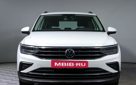 Volkswagen Tiguan II, 2021 год, 2 875 000 рублей, 2 фотография