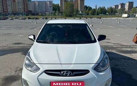 Hyundai Solaris II рестайлинг, 2011 год, 1 100 000 рублей, 4 фотография
