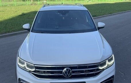 Volkswagen Tiguan II, 2021 год, 4 390 000 рублей, 2 фотография