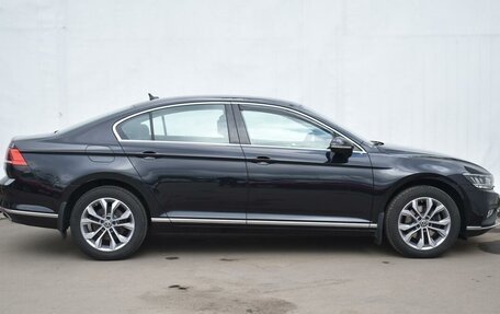 Volkswagen Passat B8 рестайлинг, 2021 год, 3 133 000 рублей, 4 фотография