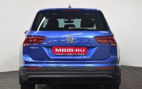 Volkswagen Tiguan II, 2018 год, 2 319 000 рублей, 5 фотография