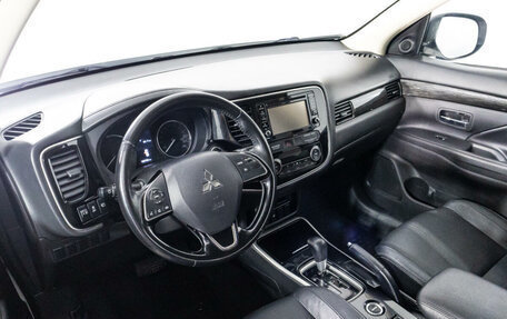 Mitsubishi Outlander III рестайлинг 3, 2017 год, 1 829 789 рублей, 11 фотография