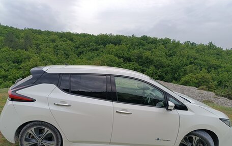 Nissan Leaf II, 2017 год, 2 150 000 рублей, 10 фотография