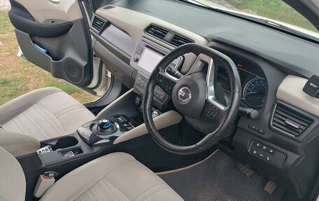 Nissan Leaf II, 2017 год, 2 150 000 рублей, 12 фотография