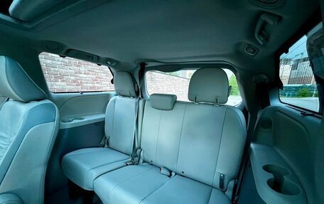 Toyota Sienna II рестайлинг, 2010 год, 2 385 000 рублей, 14 фотография