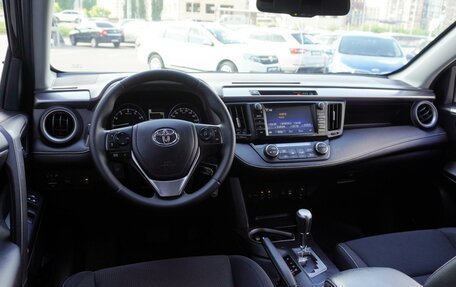 Toyota RAV4, 2016 год, 2 199 000 рублей, 6 фотография