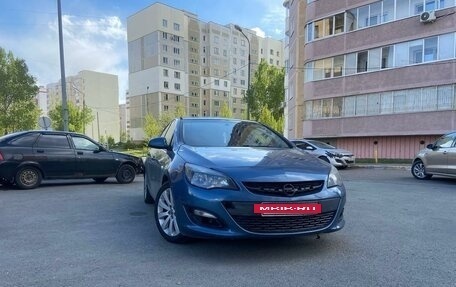 Opel Astra J, 2013 год, 810 000 рублей, 2 фотография