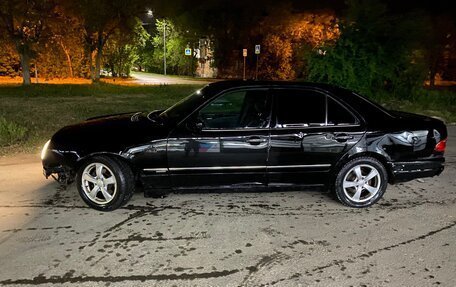 Mercedes-Benz E-Класс, 1998 год, 235 000 рублей, 3 фотография