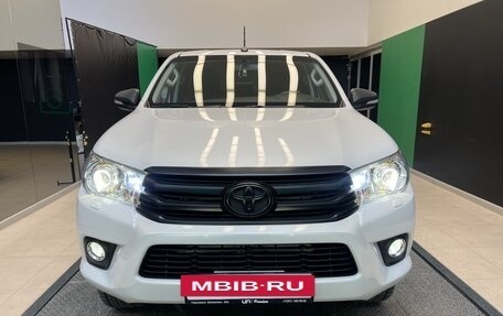 Toyota Hilux VIII, 2017 год, 4 500 000 рублей, 2 фотография