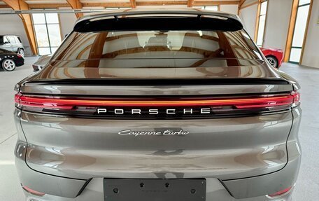 Porsche Cayenne III, 2024 год, 30 725 000 рублей, 9 фотография