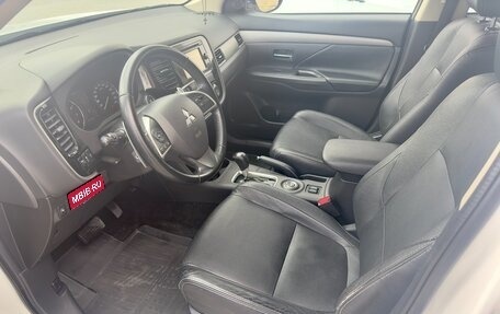 Mitsubishi Outlander III рестайлинг 3, 2014 год, 2 299 000 рублей, 12 фотография