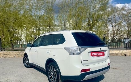 Mitsubishi Outlander III рестайлинг 3, 2014 год, 2 299 000 рублей, 8 фотография