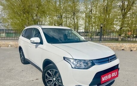 Mitsubishi Outlander III рестайлинг 3, 2014 год, 2 299 000 рублей, 5 фотография