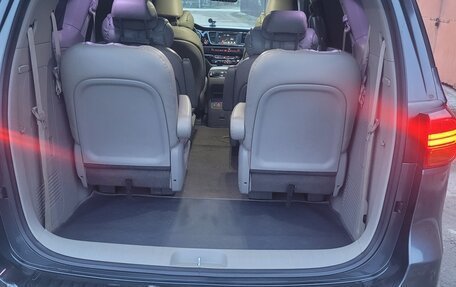 KIA Carnival III, 2015 год, 2 350 000 рублей, 17 фотография