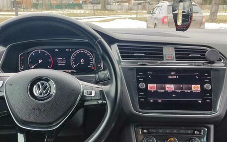 Volkswagen Tiguan II, 2019 год, 3 275 000 рублей, 3 фотография