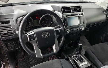 Toyota Land Cruiser Prado 150 рестайлинг 2, 2017 год, 3 779 000 рублей, 13 фотография