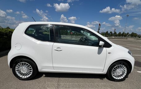 Volkswagen up! I рестайлинг, 2014 год, 985 000 рублей, 7 фотография